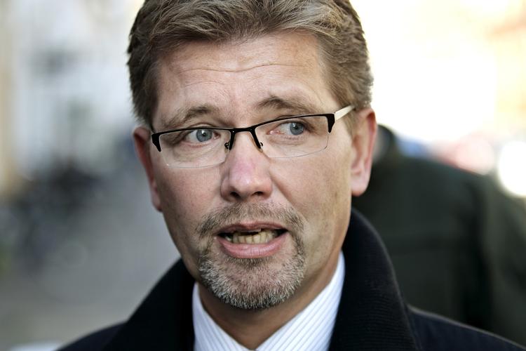 Slikken. Frank Jensen beskyldes for at have forulempet flere kvinder ved en julefrokost. Han kyssede og slikkede på dem, har Ekstra Bladet beskrevet. 