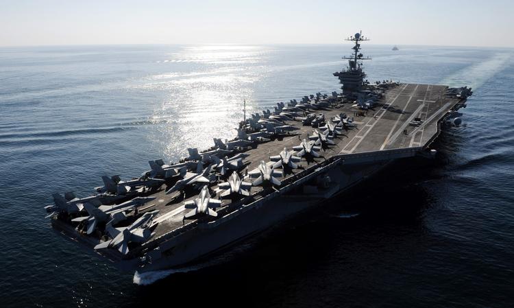 Anspændt. Amerikansk militær ligger klar i Hormuz, hvis Iran blokerer strædet ved hjælp af militære angreb. 