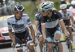 Angreb. Andy Schleck (t.h.) har ikke meget til overs for Bjarne Riis. 