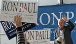 Vælgermøde. »På kampagnens vegne tør jeg godt love, at Ron Paul ikke vil bombe Danmark«, siger en af de fremmødte til vælgermøde med Ron Paul. 
