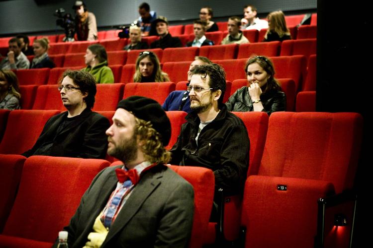 biograflæsere. Det er ikke film, der vil blive set i Filmhusets biografsal på onsdag, men derimod en liveopføring af Danmarks først livemagasin, Zetland Live. 
