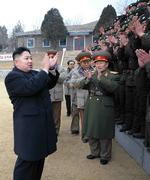 Genial? »Den respekterede kammerat Kim Jong-un mestrer alle militære strategier til perfektion og udviser et ypperligt militært lederskab«, lyder det i dokumentarfilm om dagens fødselar. 