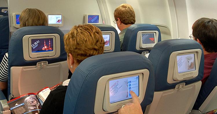 OPMÆRKSOMHED. Passagererne hos det amerikanske selskab Delta Air Lines skal fremover vænne sig til masser af reklamer, når de flyver med selskabet. 