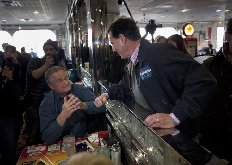 Hejsa. Ken Hepworth, en lokal borger i Derry, fik pludselig mulighed for at møde præsidentkandidat Rick Santorum. 