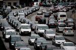 Kø. Bilister vil reagere forskelligt, hvis betalingsringen bliver en realitet, skriver Kraka: Nogle vil blive i bilerne, mens andre vil skifte transportform. Men brugen af kollektiv transport vil kun stige med 1,5 procent, målt i passagerkilometer. 