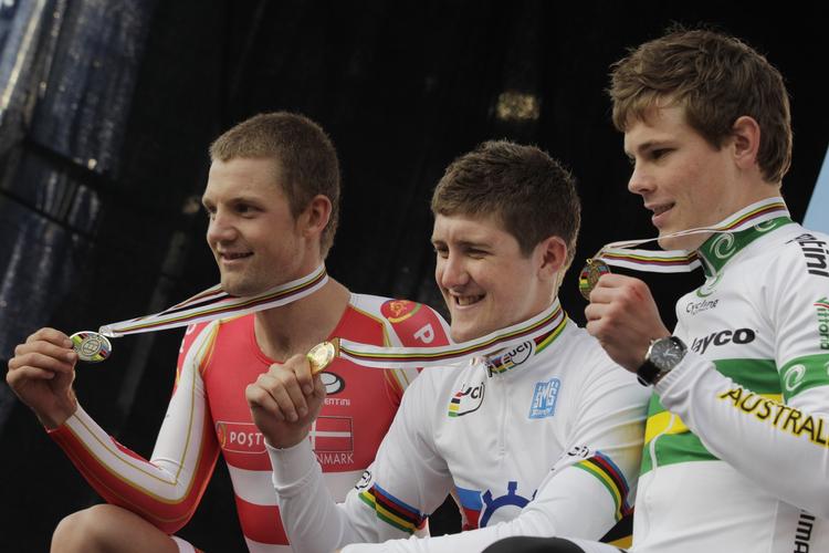 amatør. Som den eneste af medaljevinderne ved U23-rytternes VM i enkeltstart er Rasmus Quaade (tv.) forblevet amatør, mens de to australiere, verdensmesteren Luke Durbridge, (i midten) og Michael Hepburn, nu er professionelle. 