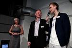 FUND. Mellem jul og nytår var Viktor Axelsen til fest i forbindelse med kåringen af Årets Fund, hvor 2010-vinderen (th.) mødte 40-årsjubilaren Anne Berglund og blev interviewet af Politikens sportsredaktør, Søren Mikael-Hansen. 