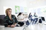 Tradition. Børne- og undervisningsminister, Christine Antorini, vil ikke lave regler for, om folkeskoler må pille vers ud af julesalmerne for tosprogede børns skyld. 