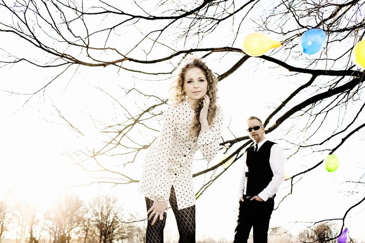 Sødmefuld. Hush udgiver nyt album d. 27 januar og drager ud på landevejen til marts. Bandet har siden 2004 haft succes med deres tilgængelige coutrypop. 