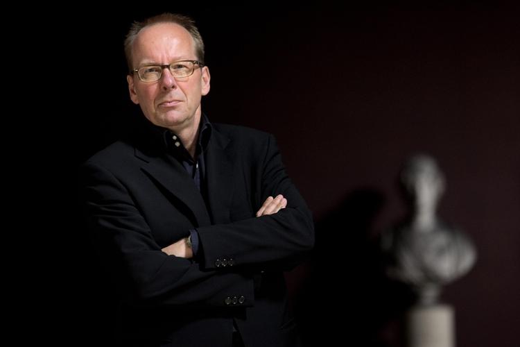 Skandale. Lars Seeberg forlod i 2005 posten som generalsekretær for H.C. Andersen 2005 Fonden efter at åbningsshowet i Parken gav et stort økonomisk underskud. 