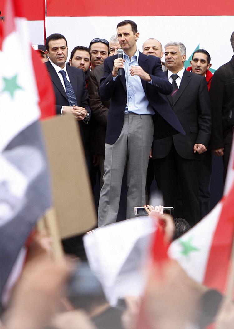 tale. Bashar al-Assad taler foran flere tusinde tilhængere i Damaskus. 