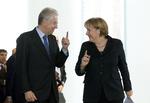 advarende. Mario Monti advarer tyskerne mod social uro i Italien og protest mod Europa og Tyskland, hvis italienerne ikke snart kan mærke noget til gengæld for besparelserne - for eksempel lån til en billigere rente. 