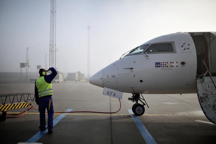 Udskudt. 200 passagerer måtte blive i Stockholm på ubestemt tid, fordi en lille mus havde forvildet sig om bord på et SAS-fly. 