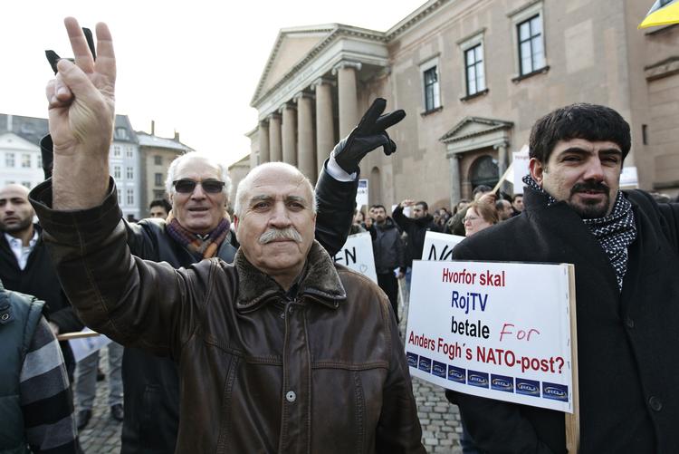 Lovændring. »Hvis der er et hul i lovgivningen, skal det naturligvis lukkes«, siger justitsministeren og kulturministeren i en fælles pressemeddelelse efter dom i ROJ-tv-sag. 