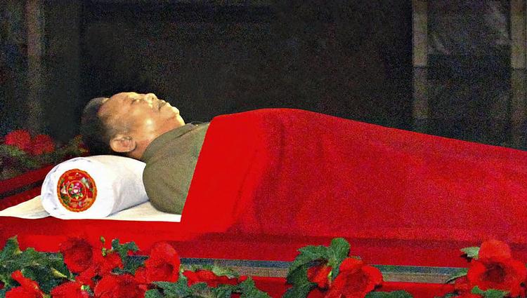 Kim Jong-il døde 17. december. Nu kommer hans balsamerede lig til at ligge ved siden af det lige så velpræserverede lig af Kim Il-sung, bedstefaren i Kim-dynastiet, hvis yngstemand, Kim Jong-Un, har overtaget magten. 