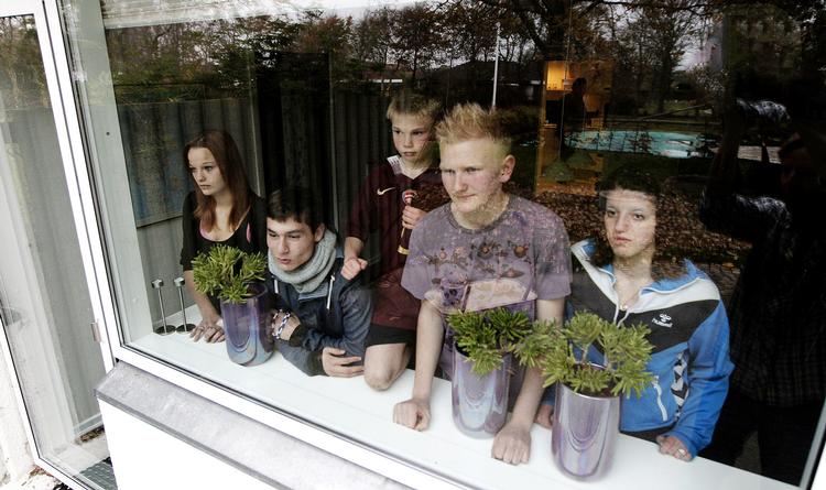 Ungedokumentar. Der bliver ikke lagt fingre overfor de unge på behandlingshjemmet Schuberts Minde i Ringkøbing. Det er et grænseoverskridende oplæg til en diskussion om socialpædagogik. 