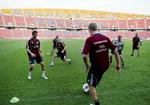 HEDETUR. Træningen i Bangkok foregår i 30 graders varme på det nationale stadion. 