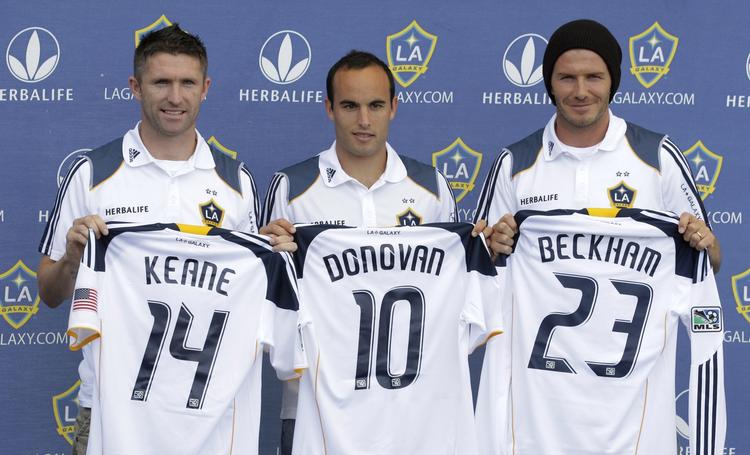 Treenighed. Keane (t.v.) og Donovan (i midten) mødes på lørdag. Måske kommer Beckham (t.h.) og kigger på... 