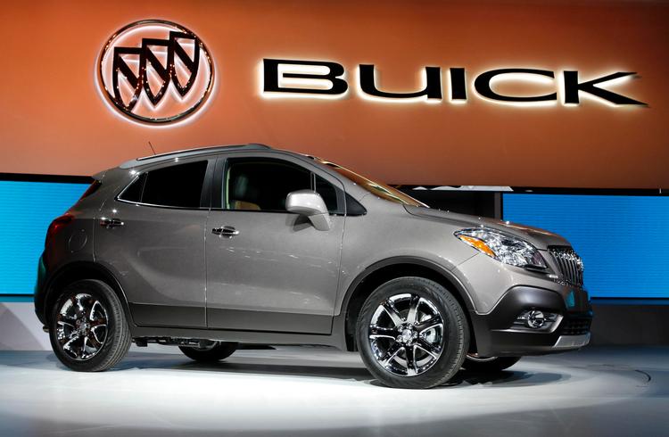 Amerikansk. Buick Encore er rigt pyntet med krom på ydersiden og mulighed for masser af læder i kabinen. Foto: Paul Sancya 