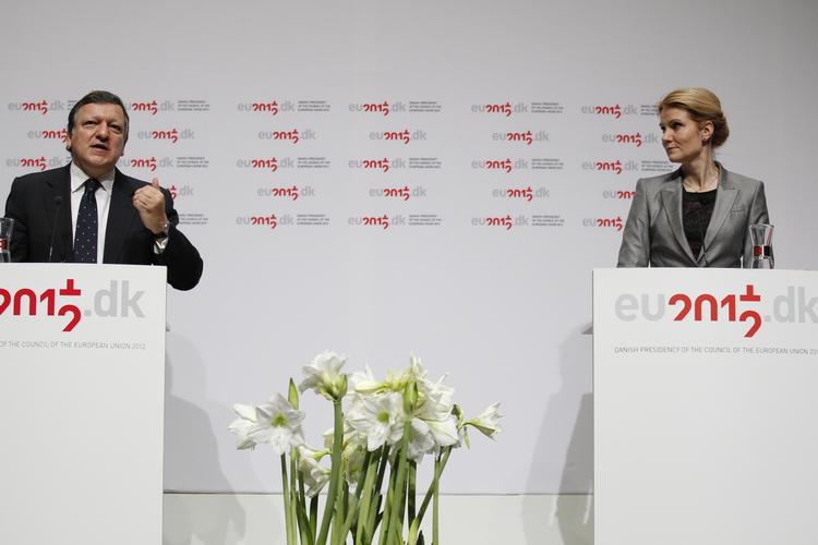 parløb. Formanden for EU-Kommissionen, José Manuel Barroso, mødte pressen sammen med Helle Thorning-Schmidt. 