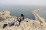 Sabelraslen. Iran gennemførte omkring nytår en omfattende militærøvelse ved det strategisk vigtige Hormuz-stræde. 