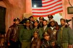 Personligheder. Filmen 'Red Tails' handler om en eskadrille sorte, amerikanske kamppiloter under anden verdenskrig og har blandt andet oscarvinderen Cuba Gooding Jr. på rollelisten. 