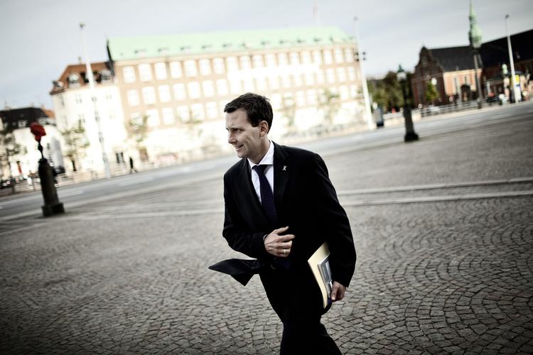 Militærstøtte. Forsvarsminister Nick Hækkerup (S) mener ikke, at det kenyanske politis overgreb skal have betydning for Danmarks militæraftale med landet. 