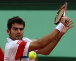 svingende. Tre gang har Simone Bolelli været i tredje runde af grandslam-turneringer. I nat gælder det tredje runde af kvalifikationsturneringen til Australian Open. 