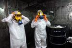 Atomvåben. Iranerne må lægge kortene på bordet og erkende, at de udvikler en kernevåbenkapacitet. Og USA må indrømme, at det hverken vil eller kan gå i krig for at forhindre det. 