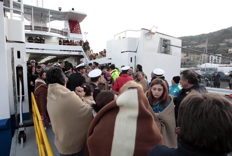 Øen Giglio har normalt 1.500 indbyggere. Skoler, hoteller og en kirke giver nu husly til de mange evakuerede fra 'Costa Concordia'. 