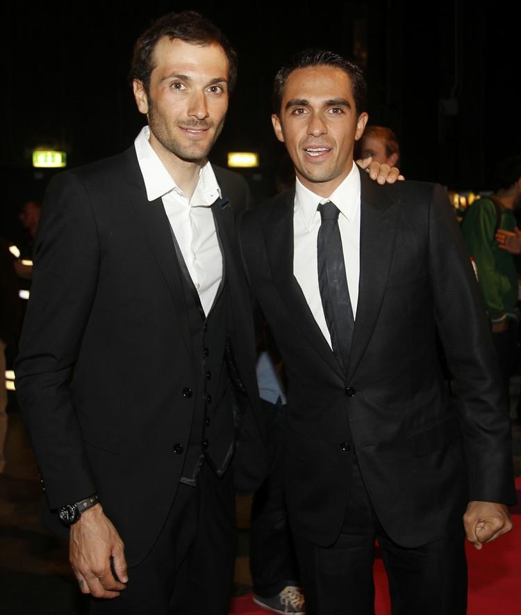 Vidner. Basso (t.v.) har afsonet to års karantæne for sit blodfusk hos den spanske læge, mens Contador i øjeblikket er indblandte i en helt anden sag. 