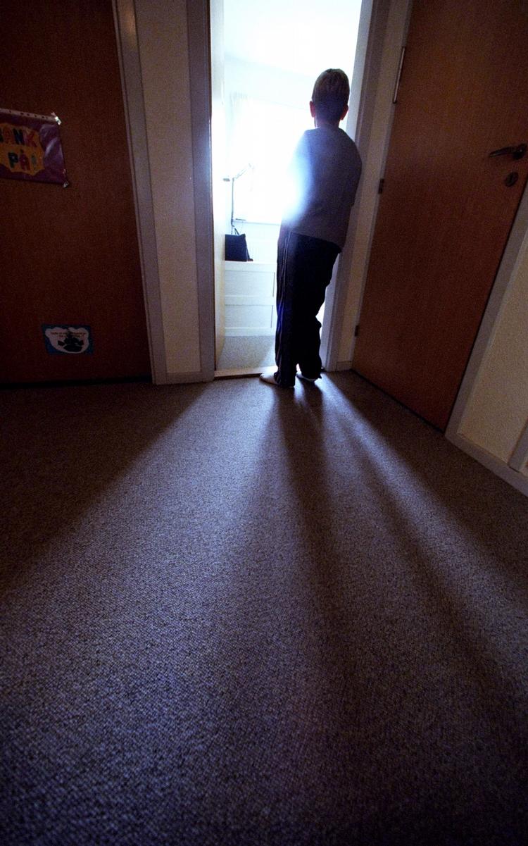 Børneopdragelse. Debatten om børneopdragelse - og forholdet mellem mor og datter - raser i øjeblikket i Sverige. 