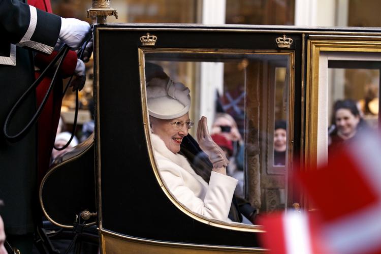 Jubilæum. I dag for fyrre år siden døde Kong Frederik 9. af Danmark. Da han ikke havde nogen sønner, blev hans dengang 31-årige datter Margrethe indsat som regent. I dag fejrer danskerne hendes 40 år på tronen. 