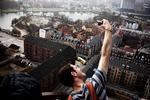 Udsigt. Vor Frelser Kirkes tårn tilbyder et imponerende billede af København ovenfra for udenlandske gæster. Men trods penge og viden i bagagen får alt for få udlændinge chancen for at komme til landet. 
