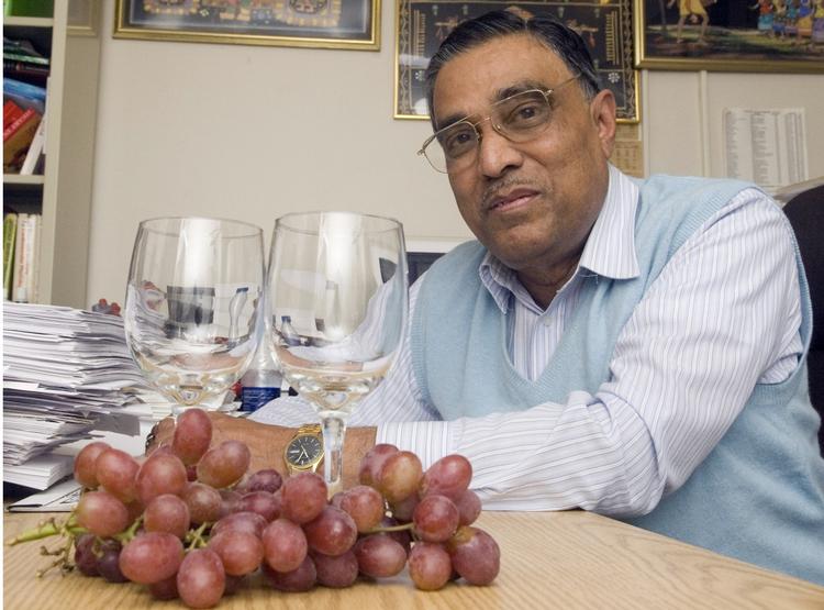 Snyd. Dipak Das er blevet taget i at fabrikere data som led i sin forskning i rødvins positive sundhedseffekter. 