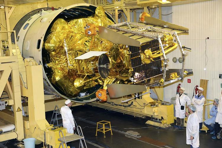 Phobos-Grunt. Den russiske rumsonde blev i november sidste år sendt til verjs for at give russernes rumprogram nyt liv efter en række magre år. I stedet satte den sig fast i et uheldigt kredsløb, fordi dens motorer ikke ville affyres. 