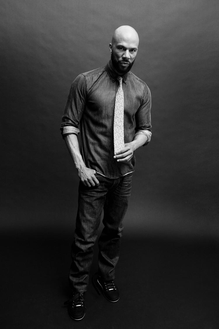 Opposition. Hiphop har altid været splittet mellem festaber og alvorstaler. De attitudespillende pralrøve løber som regel med opmærksomheden, men Common (billedet) holder atter forstandens fakkel højt på sit nye album. 