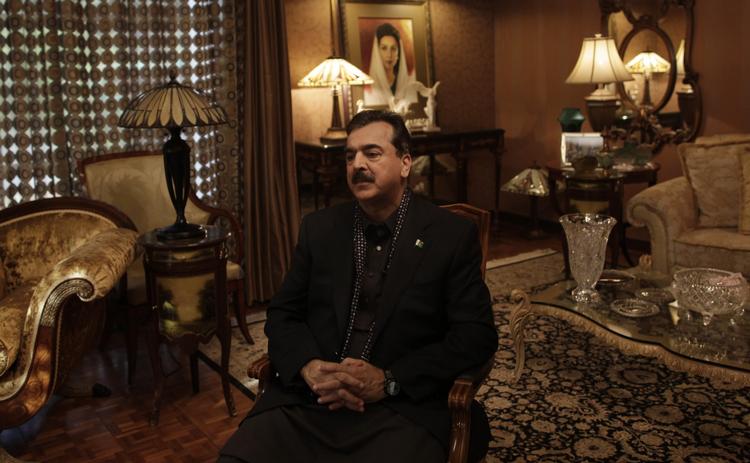Korruption. Pakistans Højesteret giver premierminister Yusuf Raza Gilani ordre til at møde op i retten. 