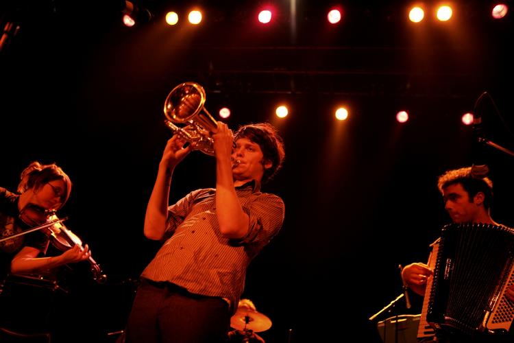 Beirut. Orkestret Beirut - med Zach Condon i front - giver koncert på spillestedet Train i Aarhus. 