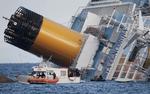 forlis. Krydstogtskibet Costa Concordia, der gik på grund fredag aften, glider. Myndighederne har midlertidigt indstillet eftersøgningen efter overlevende, der kan have fundet vej til luftlommer i den del af skibet, der ligger under vand. 