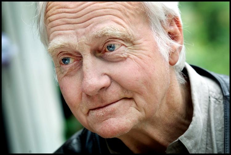 Tegner. Ib Spang Olsen er død i en alder af 90 år. 