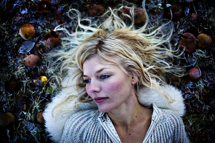 Drømmepop. Our Broken Garden med Anna Brønsted i front dyrker en luftig, skønhedssøgende drømmepop og har to albums og en ep med i bagagen, når de gæster Train. 