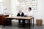 Arkitekt. Bagsidens Oliver Stilling (til højre) taler med arkitekturprofessor Christoffer Harlang om projektet 'offentlig ejendom tur-retur'. 