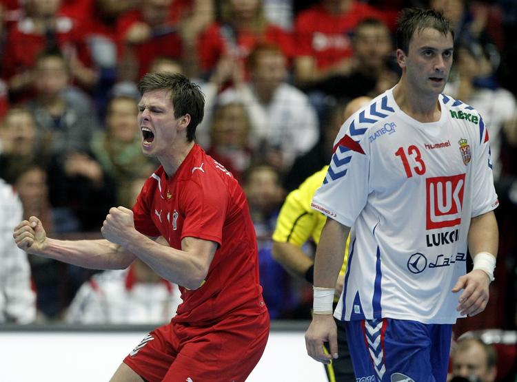 nøglefigur. I kontrafasen kommer Hans Lindberg til at spille en nøglerolle mod Serbien, som Danmark for et år siden slog 35-27 ved VM i Sverige. 