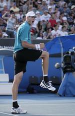 Kononkonge. John Isners 43 esser var intet i forhold i den legendariske kamp i Wimbledon, hvor han bragede 113 esser af sted. 