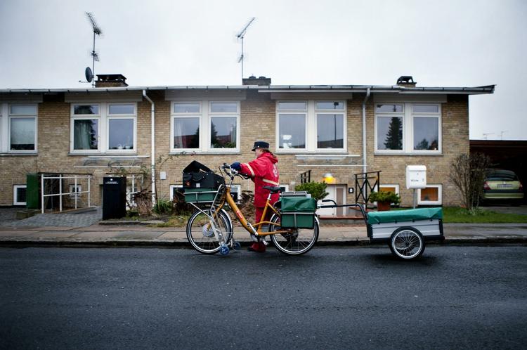 Postkassesmæk. De 174.000 husstande, der endnu ikke har flyttet postkassen ud til vejen som påbudt kan ikke forvente at få post efter 1. marts. 
