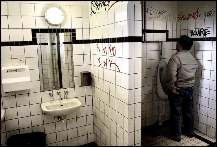 Frit. Fremover behøver man ikke betale for at lette sig på Københavns offentlige toiletter. 