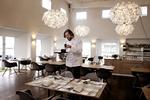Rabatuge. Copenhagen Dining Week underbygger en kedelig dicountkultur, mener en kritiker. Hos Restaurant Paustian glæder indehaver Bo Jacobsen sig over, at der fuldt booket til hele uge 7. 