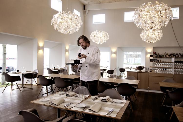 Rabatuge. Copenhagen Dining Week underbygger en kedelig dicountkultur, mener en kritiker. Hos Restaurant Paustian glæder indehaver Bo Jacobsen sig over, at der fuldt booket til hele uge 7. 