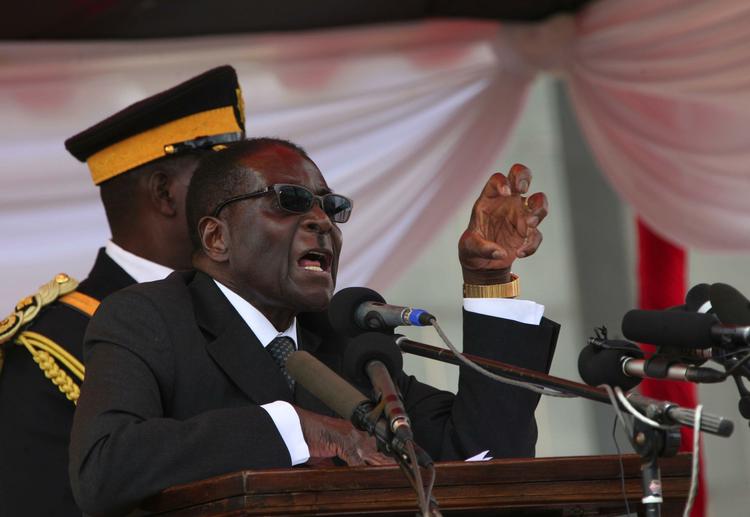 Rettigheder. På kort sigt kan basale rettigheder komme i klemme, eksempelvis i Robert Mugabes Zimbabwe, hvis bistand på længere sigt skal være effektiv, skriver Poul Engberg-Pedersen. 